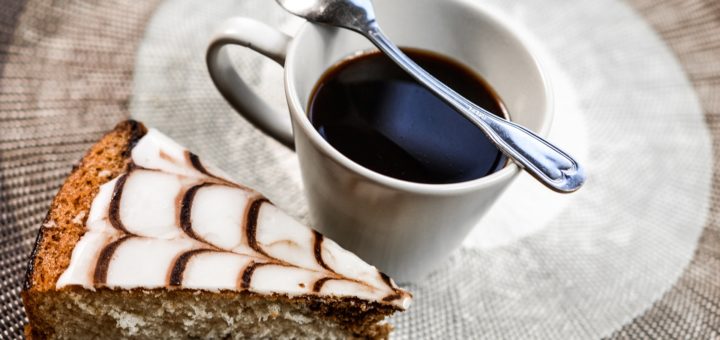 https://pixabay.com/de/kaffee-kuchen-pokal-lebensmittel-1197758/